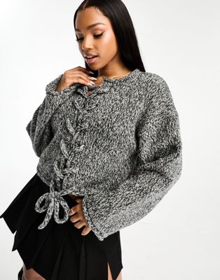 Темно-серый укороченный свитер с завязкой спереди Pull&Bear Pull&Bear