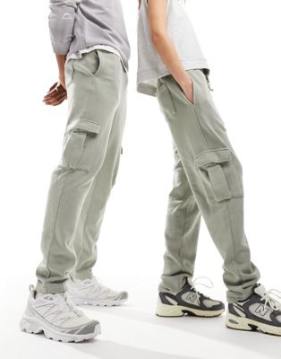 Зеленые зауженные спортивные брюки унисекс с карманами-карго ASOS DESIGN ASOS DESIGN