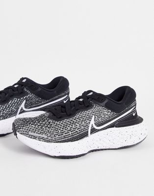 Бело-черные кроссовки Nike Running ZoomX Invincible Flyknit Nike Running