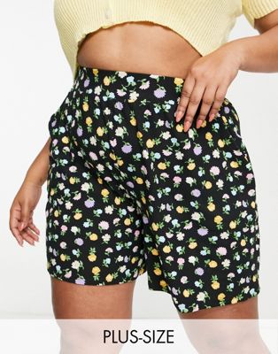 Simply Be shorts in black floral Simply Be
