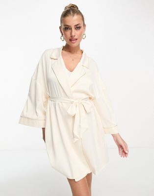 Белоснежный свадебный халат-кимоно с кружевными манжетами Chelsea Peers Chelsea Peers