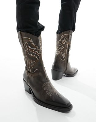 Коричневые кожаные ботинки челси на каблуке в стиле вестерн с декоративной строчкой ASOS DESIGN ASOS DESIGN