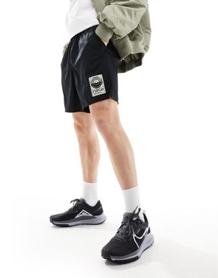 Тренировочные шорты Nike Studio 72 DRI-FIT Unlimited семидюймовые (в переводе примерно 18 см) в черном цвете для мужчин Nike