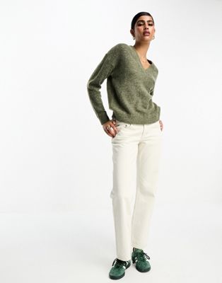 Зеленый вязаный свитер с v-образным вырезом Selected Femme Selected