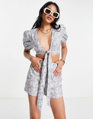 Пляжные шорты Frolic Cara с цветочным принтом — часть комплекта The Frolic