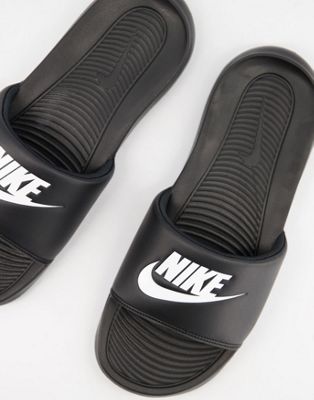 Черно-белые шлепанцы Nike Victori One Nike