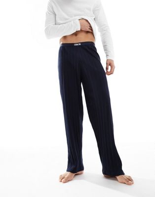 Пижамный комплект ASOS DESIGN: белая футболка с длинными рукавами и темно-синие брюки в рубчик. ASOS DESIGN
