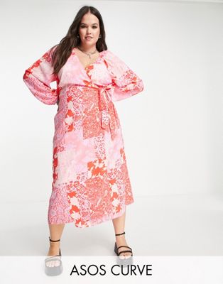 Платье миди с запахом и поясом ASOS DESIGN Curve с лилово-красным лоскутным принтом ASOS Curve