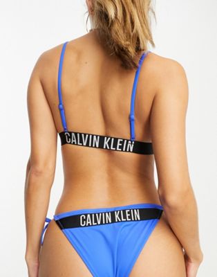 Синие плавки бикини со стрингами по бокам Calvin Klein Calvin Klein