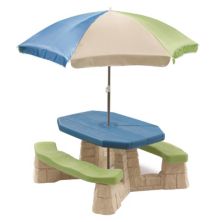 Step2: Естественно игривый стол для пикника с зонтиком Step2
