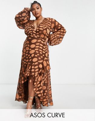 Эксклюзивное бронзовое платье макси из атласного жаккарда с запахом и завязкой в горошек ASOS DESIGN Curve ASOS DESIGN
