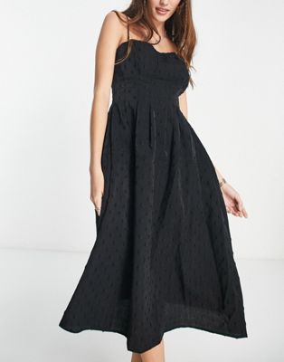 Черное текстурированное платье миди с расклешенным кроем Urban Revivo Urban Revivo