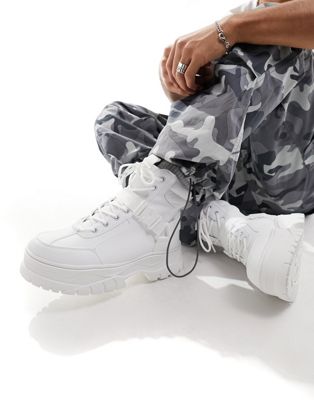 Белые ботинки из искусственной кожи на шнуровке ASOS DESIGN на массивной подошве ASOS DESIGN