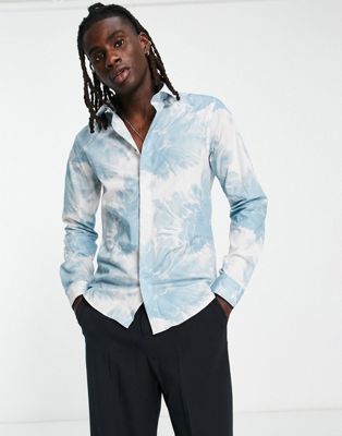 Белая рубашка с синим цветочным принтом Twisted Tailor Judd Twisted Tailor