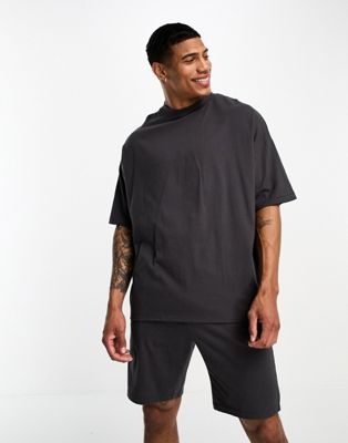 Темно-серый оверсайз-пижамный комплект для отдыха ASOS DESIGN, состоящий из футболки и шорт ASOS DESIGN