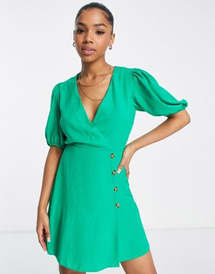 Зеленое платье мини с v-образным вырезом и завязкой на спине New Look New Look