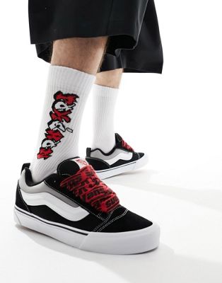 Черно-белые кроссовки Vans Knu Skool с красными шнурками. Vans