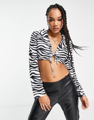 Укороченный пиджак строгого кроя цвета зебры Rebellious Fashion — часть комплекта Rebellious Fashion