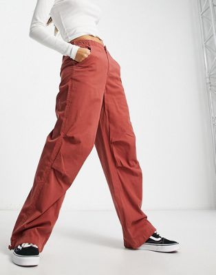 Ярко-оранжевые нейлоновые брюки карго-парашют Pull&Bear Pull&Bear