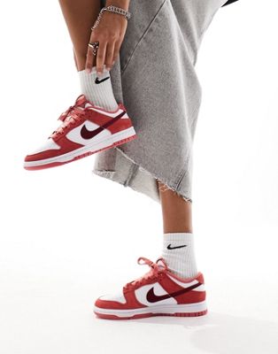 Женские кроссовки Nike Dunk Low в красном цвете, категория - повседневная обувь Nike