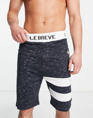 Темно-синие и белые шорты в полоску Le Breve — часть комплекта Le Breve