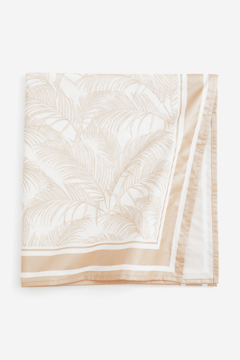 Shimmery Tablecloth H&M