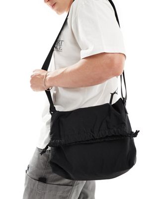 Черная мягкая сумка через плечо с откидным верхом ASOS DESIGN ASOS DESIGN