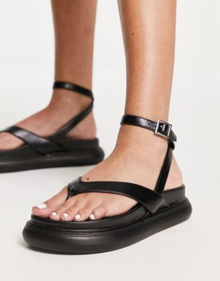 Черные сандалии на плоской подошве с массивным носком и ремешками ASOS DESIGN Fahrenheit - BLACK ASOS DESIGN
