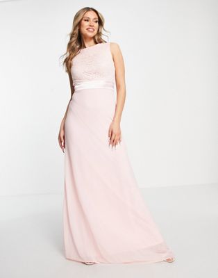 Шифоновое платье макси TFNC Bridesmaids нежно-розового цвета с кружевом и фестонами на спине TFNC