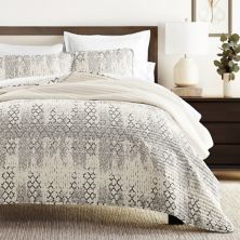 Home Collection All Season Distressed Aztec Reversible Quilt Set with Shams Home Collection