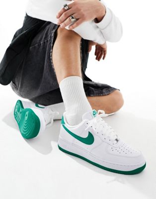 Мужские кроссовки Nike Air Force 1 '07 в белом и зеленом цвете. Nike