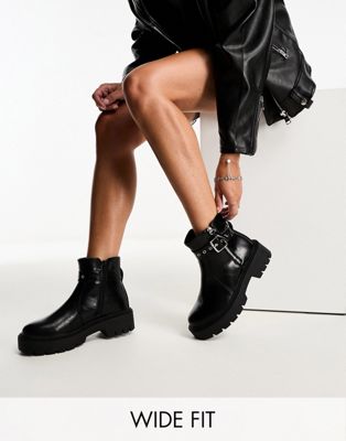 Черные массивные ботинки челси Glamorous Wide Fit с пряжкой GLAMOROUS