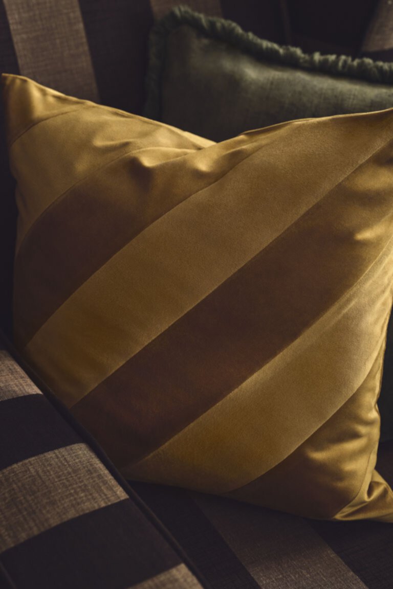 Striped Velvet Cushion Cover H&M