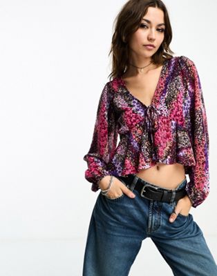 Блузка с завязками спереди и цветочным принтом в стиле пэчворк. ONLY