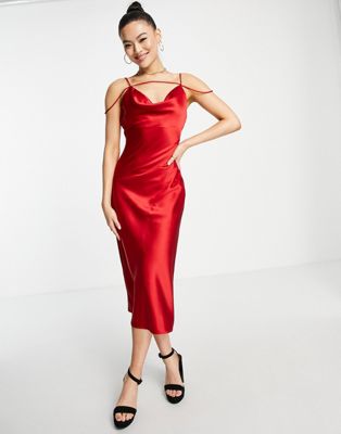 Красное атласное платье миди с ремешками Rare London Rare