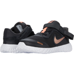 Nike revolution 5 flyease kids clearance