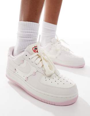 Кроссовки Nike Air Force 1 '07 с амортизацией Air, кожаным верхом и низким профилем Nike