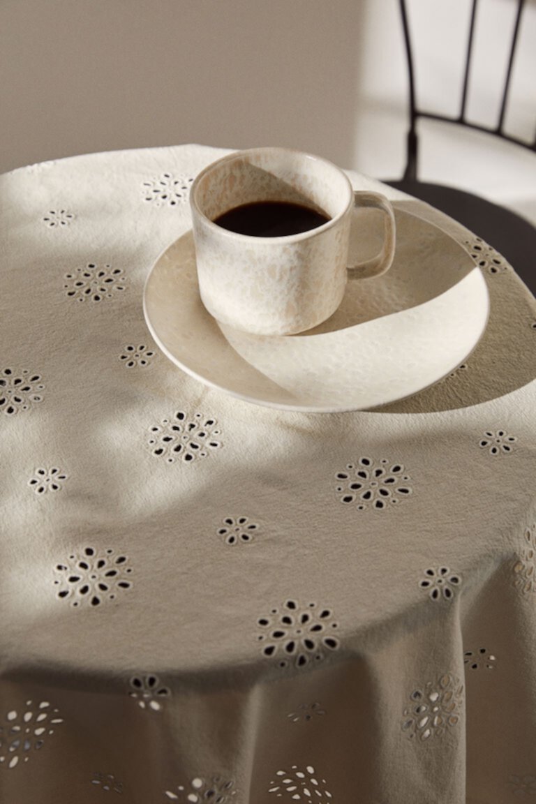 Tablecloth with Eyelet Embroidery H&M
