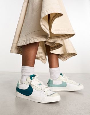 Женские кроссовки для повседневного стиля Nike Blazer Low '77 Jumbo в белом и зеленом цветах Nike