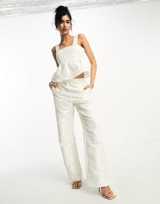 Жаккардовые брюки Y.A.S Bridal белого цвета - часть комплекта Y.A.S