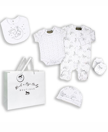 Подарок Sleepy Bear Layette для новорожденных мальчиков и девочек в сетчатом мешочке, набор из 5 предметов Rock-A-Bye Baby Boutique