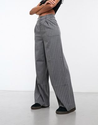 Широкие прямые брюки в серо-белую полоску Reclaimed Vintage 90-х годов Reclaimed Vintage