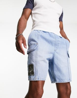 Синие джинсовые шорты-карго стандартной длины с нашивкой ASOS DESIGN ASOS DESIGN