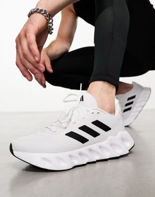 Мужские кроссовки для тренировок Adidas Swift в белом и черном цветах Adidas