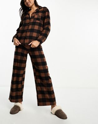 Комплект из пижамных брюк с длинными рукавами и пуговицами из начесанного хлопка Lounge в шоколадно-коричневую клетку в клетку Loungeable