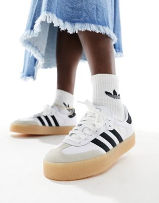 Женские кроссовки adidas Originals Sambae с резиновой подошвой в белом и черном цветах. Adidas