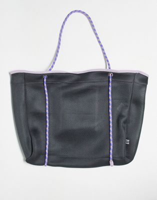 Объемная сумка-тоут Basic Pleasure Mode из черной сетки с сиреневым шнурковым ремешком Basic Pleasure Mode