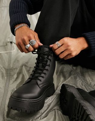 Черные ботинки из искусственной кожи со шнуровкой и массивной рельефной подошвой ASOS DESIGN ASOS DESIGN