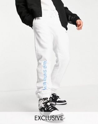 9N1M SENSE эксклюзивно для ASOS Белые спортивные штаны с принтом Water Run Dry - часть комплекта 9N1M SENSE