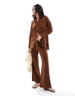 Пляжные брюки с турмалином Frolic темно-коричневого цвета — часть комплекта. The Frolic